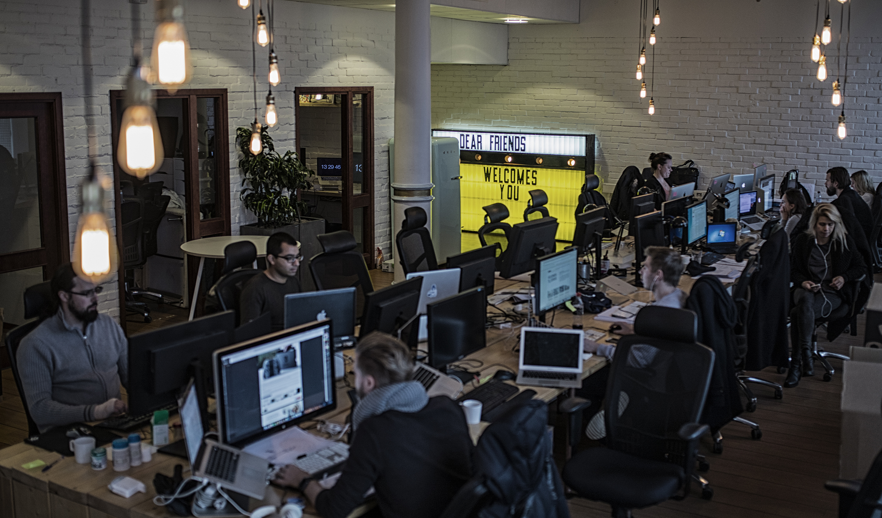 Bild #0 - Dear Friends