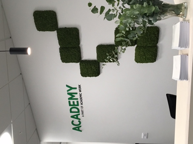 Bild #2 - Academy